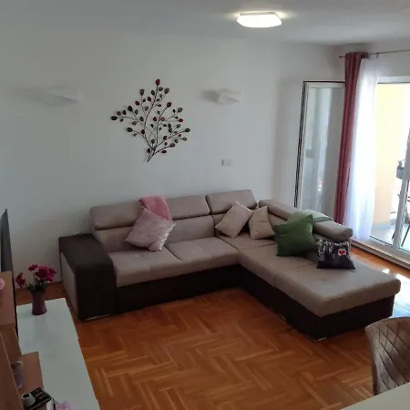 Paradise 特罗吉尔